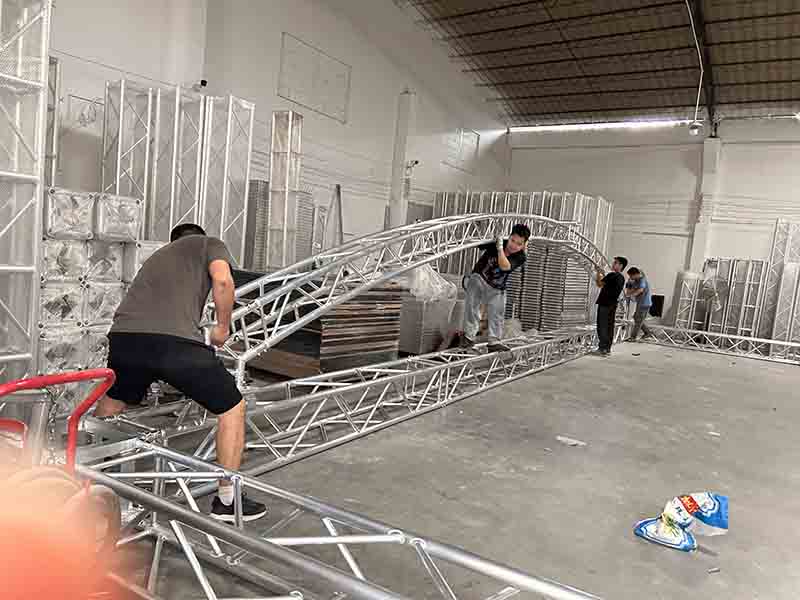 arc roof truss setup