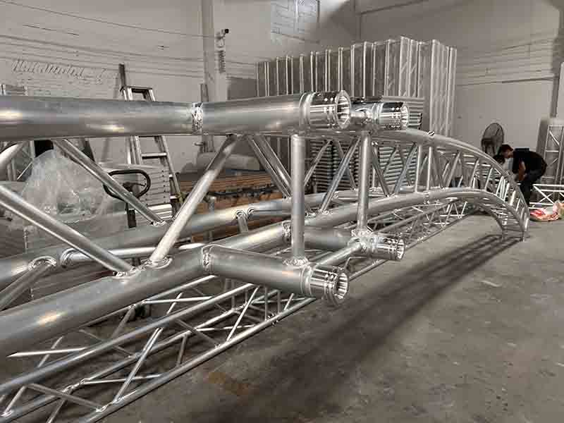 arc roof truss corners