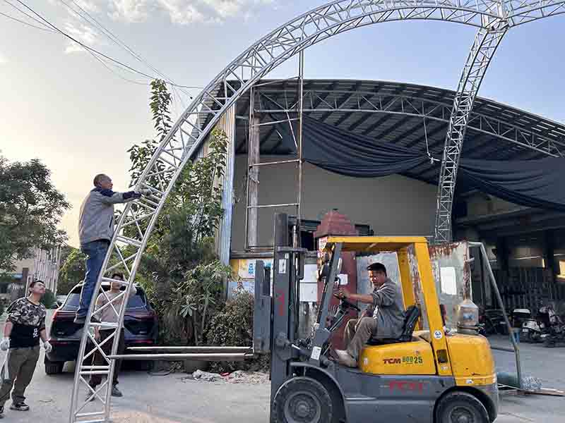 Truss corner for aerial rigging system