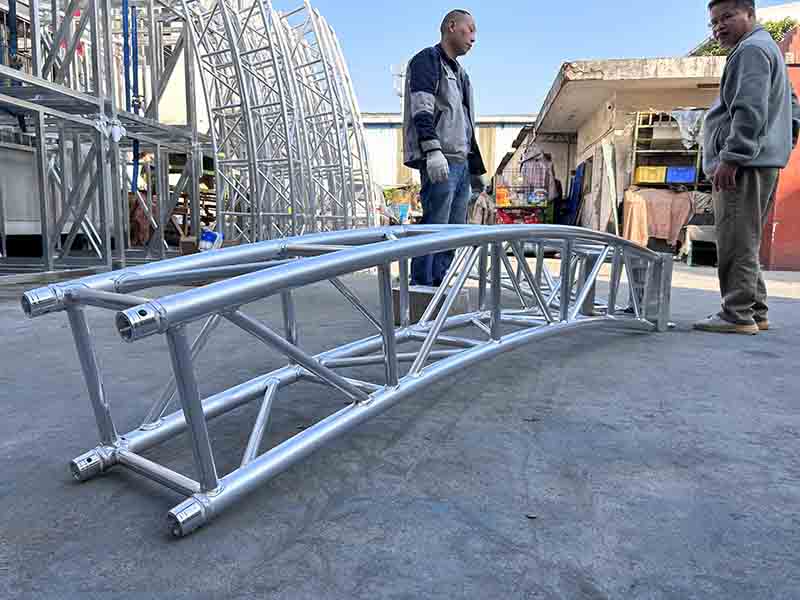 curved truss arch