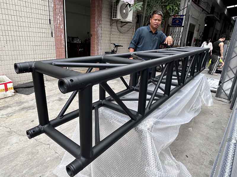 musician's gear lighting stand with truss black