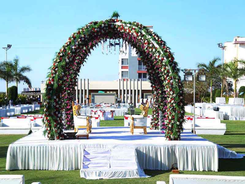 Outdoor wedding stage design