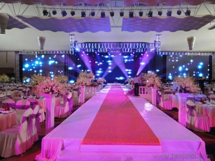 Come fare un bellissimo sfondo per il palcoscenico della cerimonia di matrimonio?