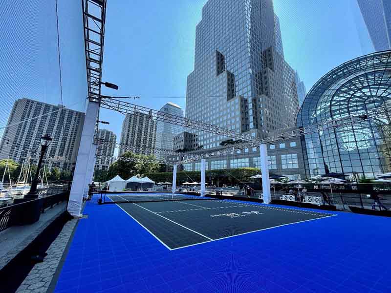 Come costruire un traliccio di illuminazione per un campo da pickleball?