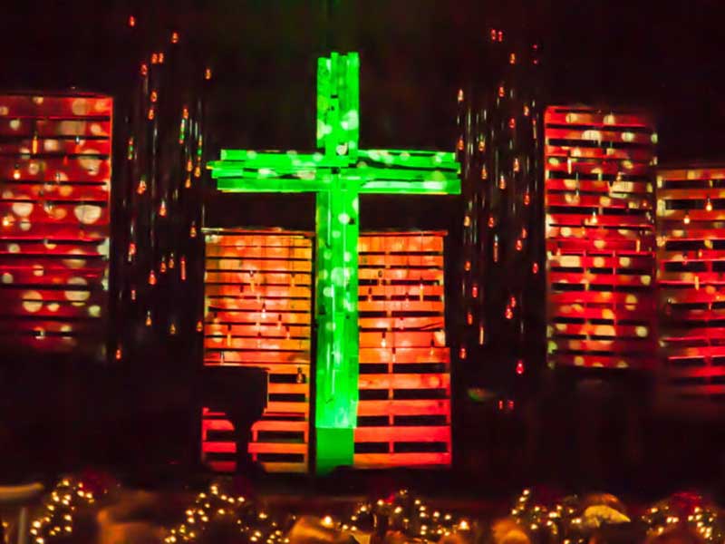 Fondali per palcoscenici da chiesa portatili decorati con luci a croce e da palcoscenico